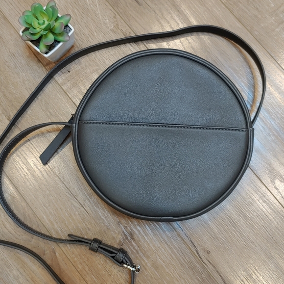 wild fable Handbags - Wild Fable Gray Canteen Bag